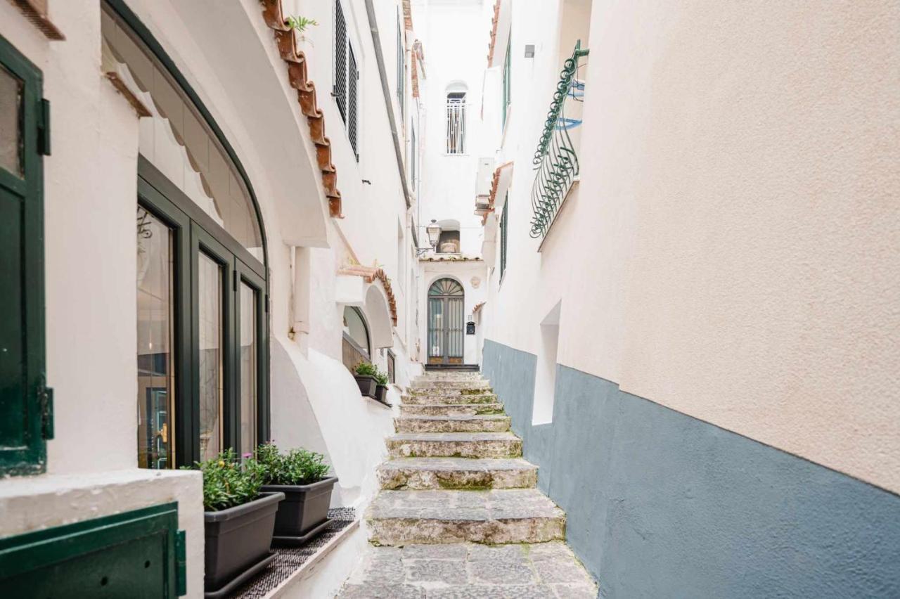Appartamento White Amalfi Centro Storico By Italianhost Esterno foto